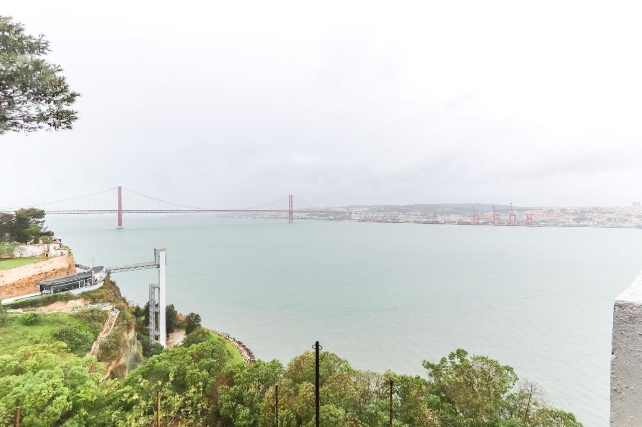 Vita Portucale ! Cacilhas River View Almada Exterior photo